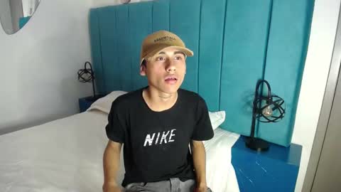 lianross  online show from October 2025 03:59:02 AM