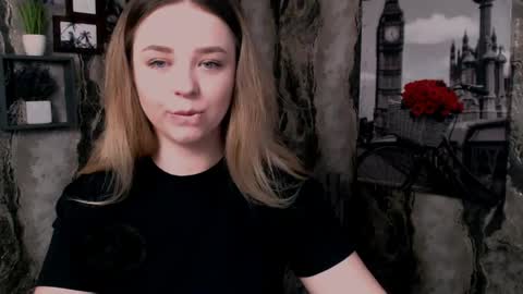 Snapshot of liaralime_ chatting on May 2026 07:37:01 AM Liara online show from May 2026 07:37:01 AM