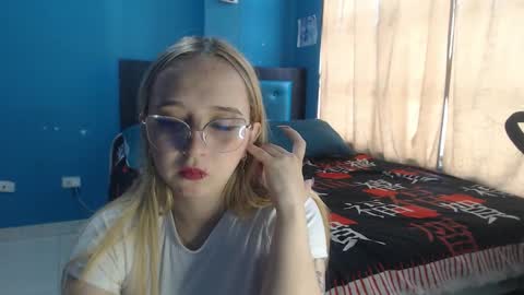 Snapshot of liaroberts1 chatting on October 2025 12:02:02 PM Lia Roberts online show from October 2025 12:02:02 PM