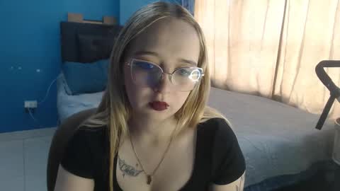 Snapshot of liaroberts1 chatting on October 2025 11:54:01 AM Lia Roberts online show from October 2025 11:54:01 AM