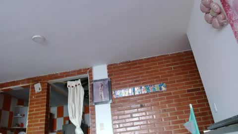 Snapshot of liarouse04 chatting on April 2026 01:31:02 PM Liarouse04 online show from April 2026 01:31:02 PM