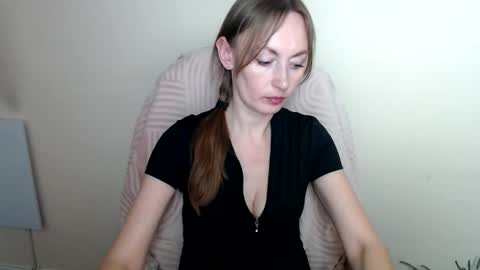 Lia online show from April 2026 12:00:02 PM