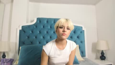 Lia Vivumi  online show from October 2025 12:06:01 PM