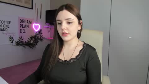 Lia online show from October 2025 01:56:02 PM