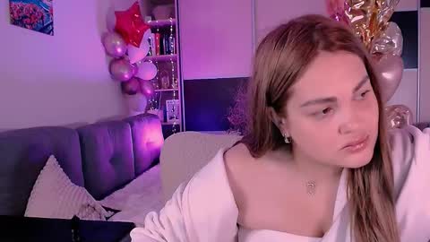 libra_mia online show from October 2025 04:40:02 AM