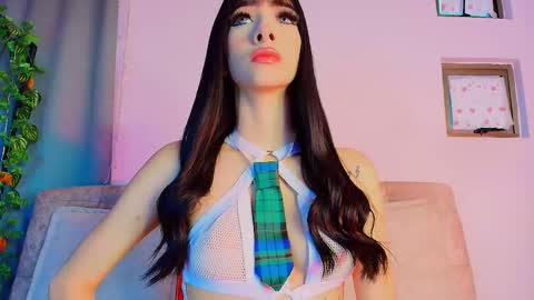 Valentina Hall online show from January 2026 11:37:01 AM