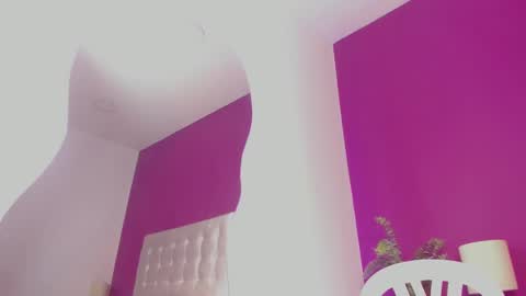 lievelinng online show from September 2025 12:14:01 AM