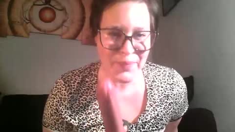Snapshot of life_as_lindz chatting on March 2026 03:54:01 AM life_as_lindz online show from March 2026 03:54:01 AM