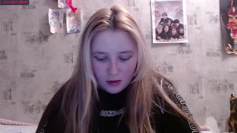 Snapshot of light_lunaa chatting on November 2025 12:44:02 PM light_lunaa online show from November 2025 12:44:02 PM