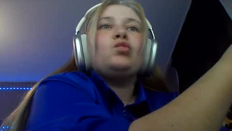 light_lunaa online show from June 2026 03:18:01 PM