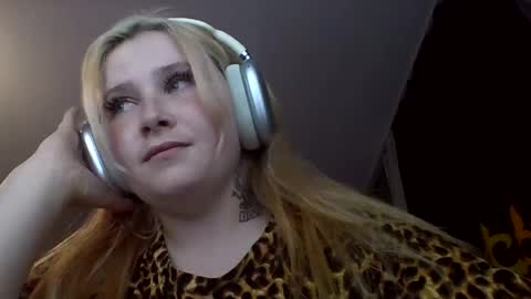 light_lunaa online show from July 2026 04:35:02 PM