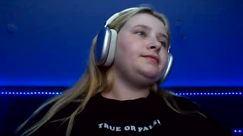 light_lunaa online show from August 2026 04:09:02 PM