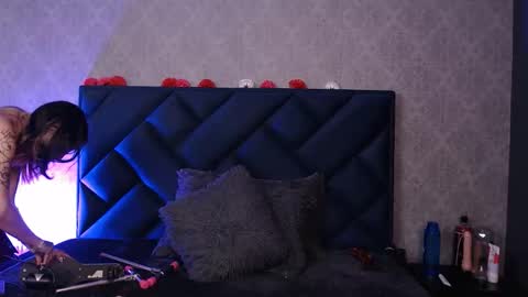 lia  online show from April 2026 07:05:01 PM