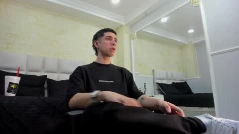 L I I A M online show from February 2025 04:09:02 AM