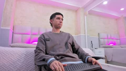 L I I A M online show from March 2025 04:37:02 AM