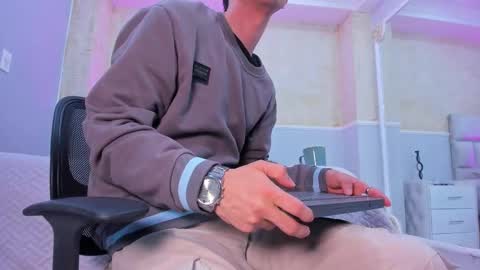 L I I A M online show from March 2025 08:05:01 AM