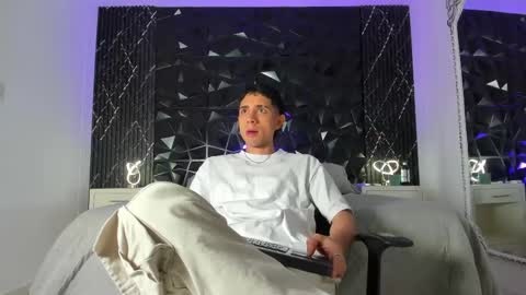 L I I A M online show from March 2025 10:48:01 AM