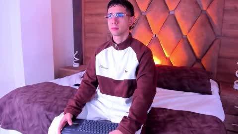 L I I A M online show from February 2026 09:46:01 PM