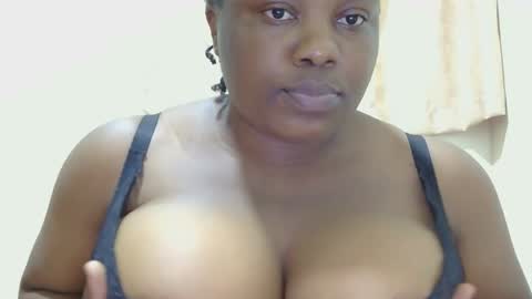 Snapshot of liilcutiee chatting on May 2026 11:43:02 PM Lily online show from May 2026 11:43:02 PM