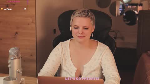 likaaberry online show from December 2025 08:15:01 PM