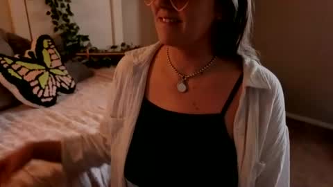 Snapshot of like_cinnamon chatting on July 2026 03:41:02 PM Synthia online show from July 2026 03:41:02 PM