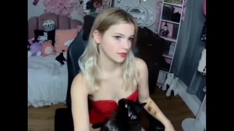 Snapshot of lil__bunny2005 chatting on December 2024 09:06:01 PM Lil Bunny online show from December 2024 09:06:01 PM