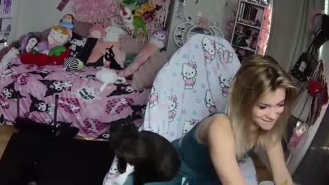 Snapshot of lil__bunny2005 chatting on December 2024 03:13:01 PM Lil Bunny online show from December 2024 03:13:01 PM