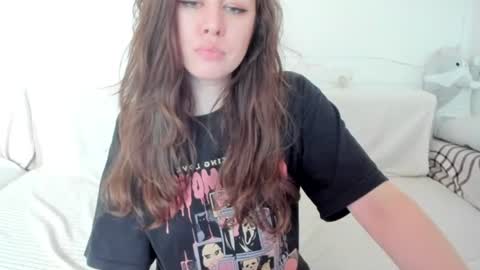 Snapshot of lil_foxy999 chatting on June 2026 01:42:02 PM Alisa online show from June 2026 01:42:02 PM