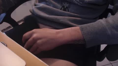 Snapshot of lil_j_ chatting on October 2025 01:08:02 PM lil_j_ online show from October 2025 01:08:02 PM