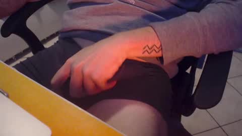 Snapshot of lil_j_ chatting on October 2025 09:23:01 PM lil_j_ online show from October 2025 09:23:01 PM