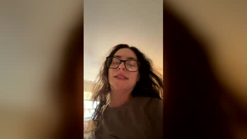 Snapshot of lil_lilyrose chatting on April 2026 07:27:02 PM Lily Rose online show from April 2026 07:27:02 PM