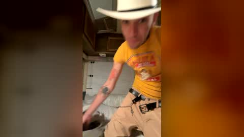 Snapshot of lil_pepino chatting on June 2026 05:08:01 AM lil_pepino online show from June 2026 05:08:01 AM