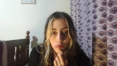 Snapshot of lila_herz chatting on April 2026 03:50:01 AM Ren online show from April 2026 03:50:01 AM