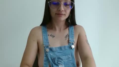 Snapshot of lilcoralinne_0 chatting on April 2026 03:37:01 PM Valeri Villalobos IG villa lobosvaleri online show from April 2026 03:37:01 PM