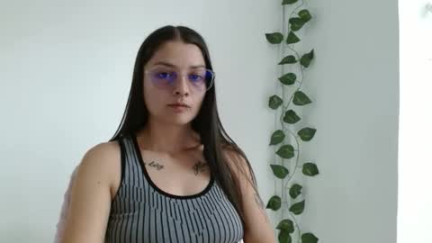 Snapshot of lilcoralinne_0 chatting on May 2026 03:39:02 PM Valeri Villalobos IG villa lobosvaleri online show from May 2026 03:39:02 PM