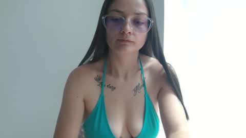 Snapshot of lilcoralinne_0 chatting on May 2026 04:45:02 PM Valeri Villalobos IG villa lobosvaleri online show from May 2026 04:45:02 PM