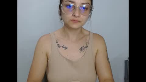 Snapshot of lilcoralinne_0 chatting on May 2026 01:25:01 AM Valeri Villalobos IG villa lobosvaleri online show from May 2026 01:25:01 AM