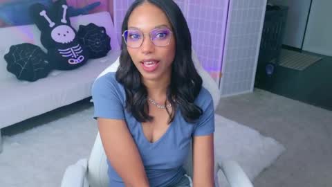 evie online show from April 2026 01:59:01 AM