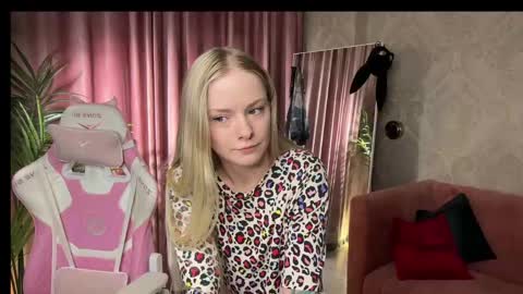 Lili online show from April 2026 01:52:02 PM