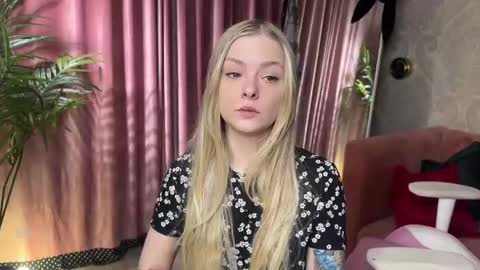 Lili online show from April 2026 04:54:02 AM