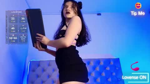 Lili  online show from October 2025 01:29:01 PM