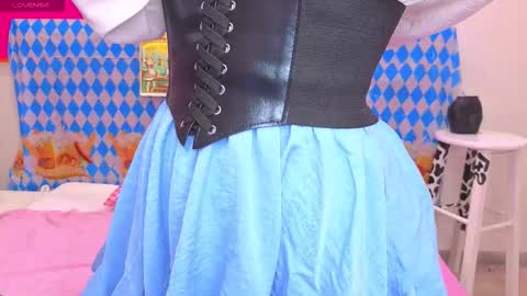 Lilli  follow me kiss online show from October 2025 10:22:02 AM