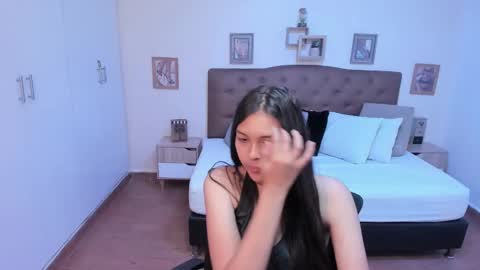 Snapshot of lili_virgen chatting on November 2025 08:22:02 PM Lili online show from November 2025 08:22:02 PM