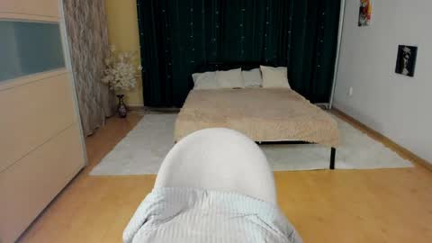 Lilia online show from April 2026 03:02:01 PM