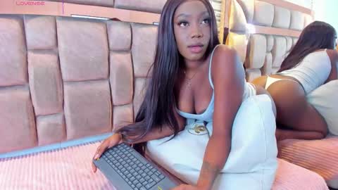 Snapshot of lilian_starfire chatting on October 2025 08:20:01 PM LILIAN online show from October 2025 08:20:01 PM