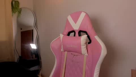 holis soy lily chang no olvides el pulgar arriba es muy importante para mi 3 independent model online show from March 2025 09:06:02 PM