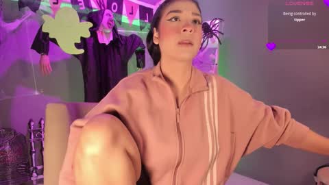 holis soy lily chang no olvides el pulgar arriba es muy importante para mi 3 independent model online show from October 2025 07:46:02 PM