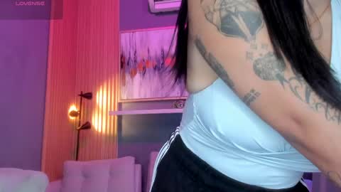 holis soy lily chang no olvides el pulgar arriba es muy importante para mi 3 independent model online show from June 2026 06:30:02 PM