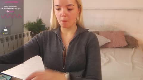 Lilie online show from February 2025 05:20:02 PM