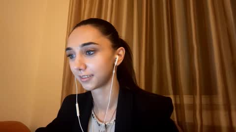 Lina online show from September 2025 10:13:01 PM